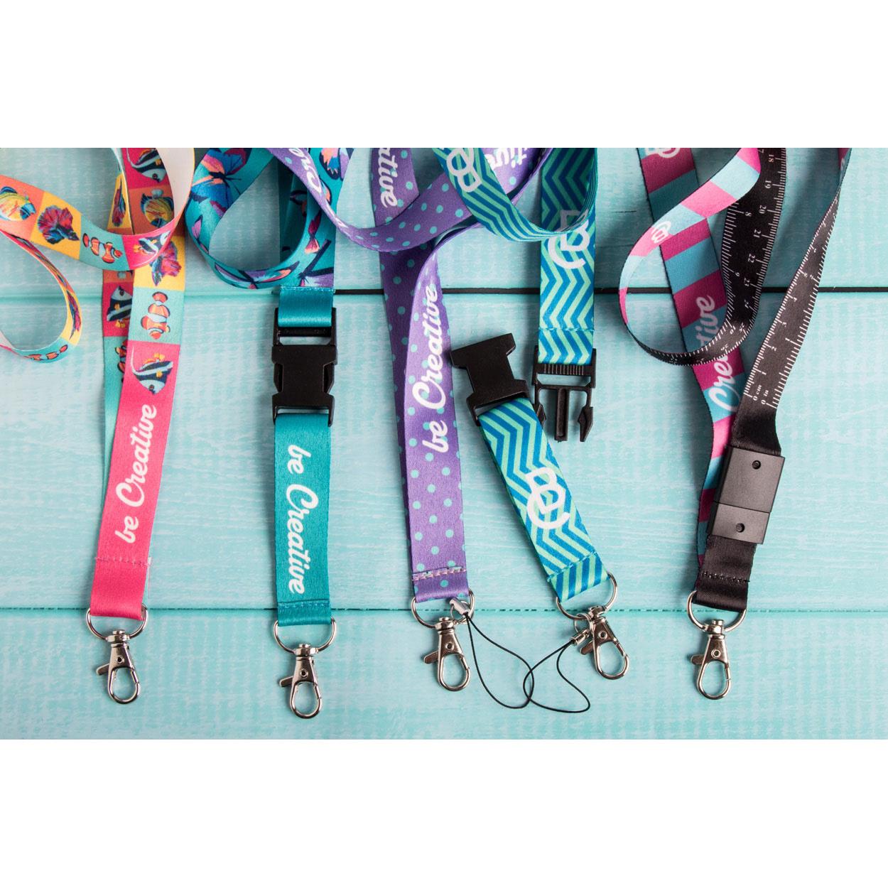 Polyester Lanyard mit Metall-Karabiner und einseitiger Sublimationsdruck.