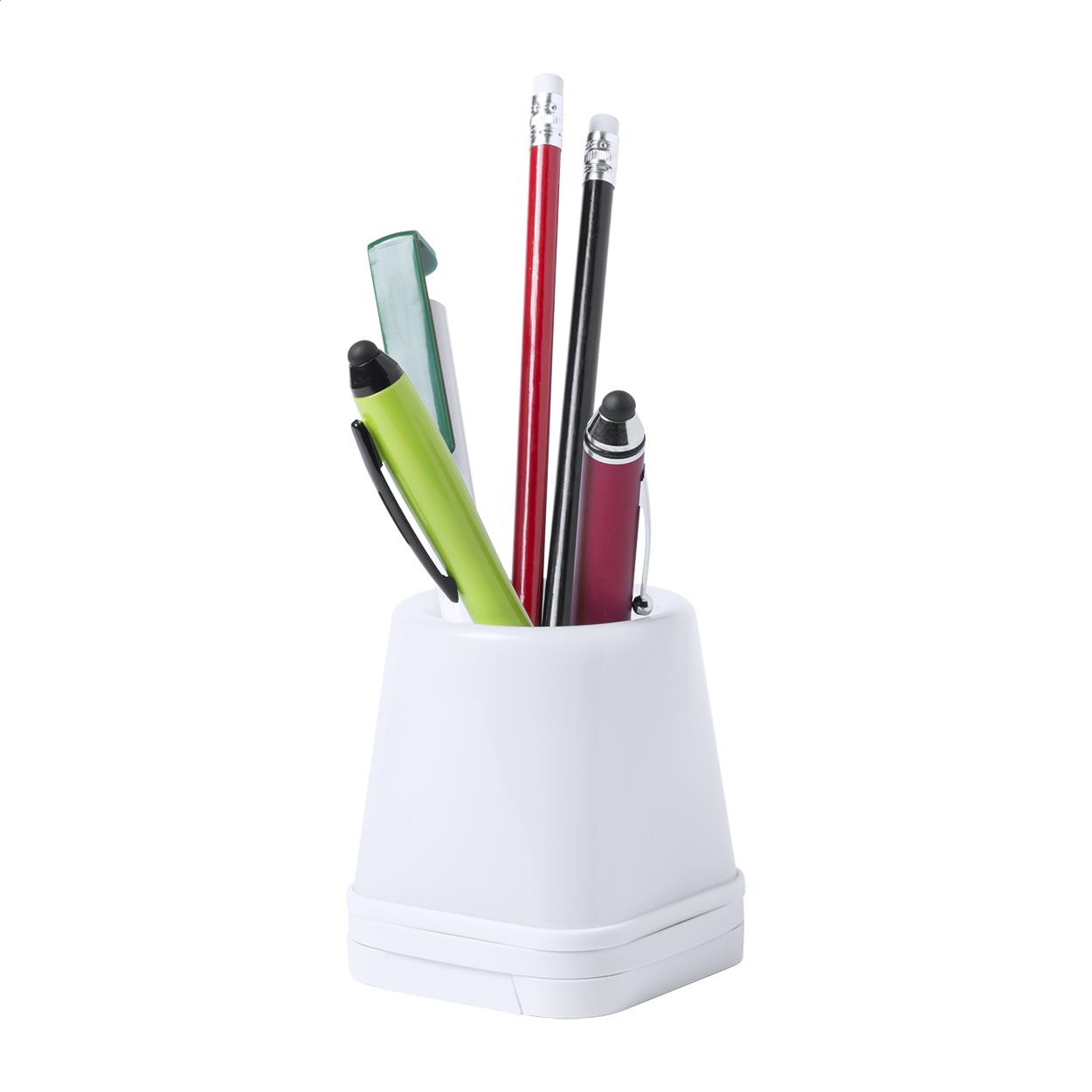 Stifteköcher mit USB-Hub